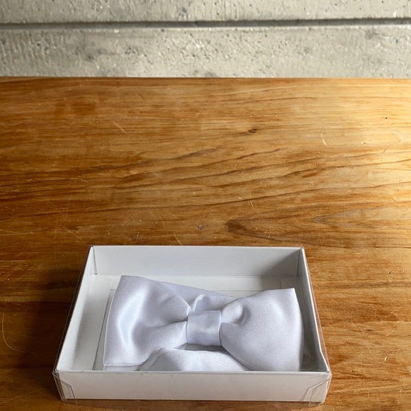 Mens White Bow Tie - Picture 1 of 5